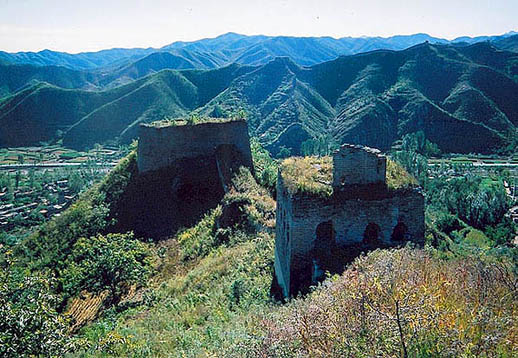 界岭口长城-与东月城交界的敌楼